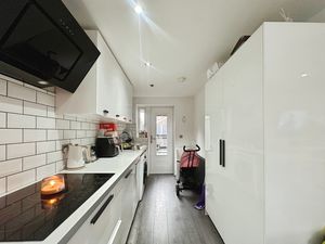 Kitchen- click for photo gallery